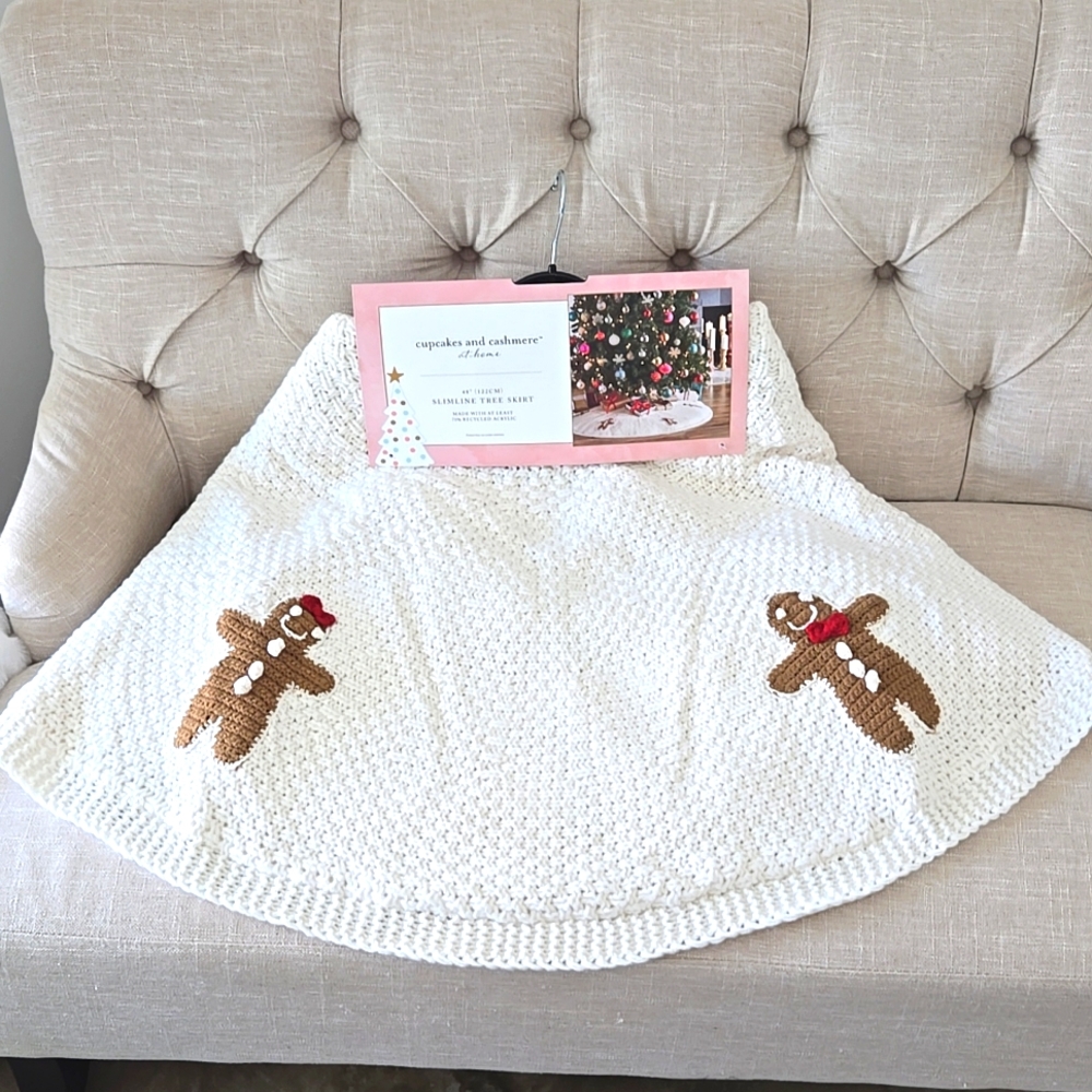 Cupcakes and Cashmere Gingerbread Tree Skirt Christmas Tree Skirt New with tags